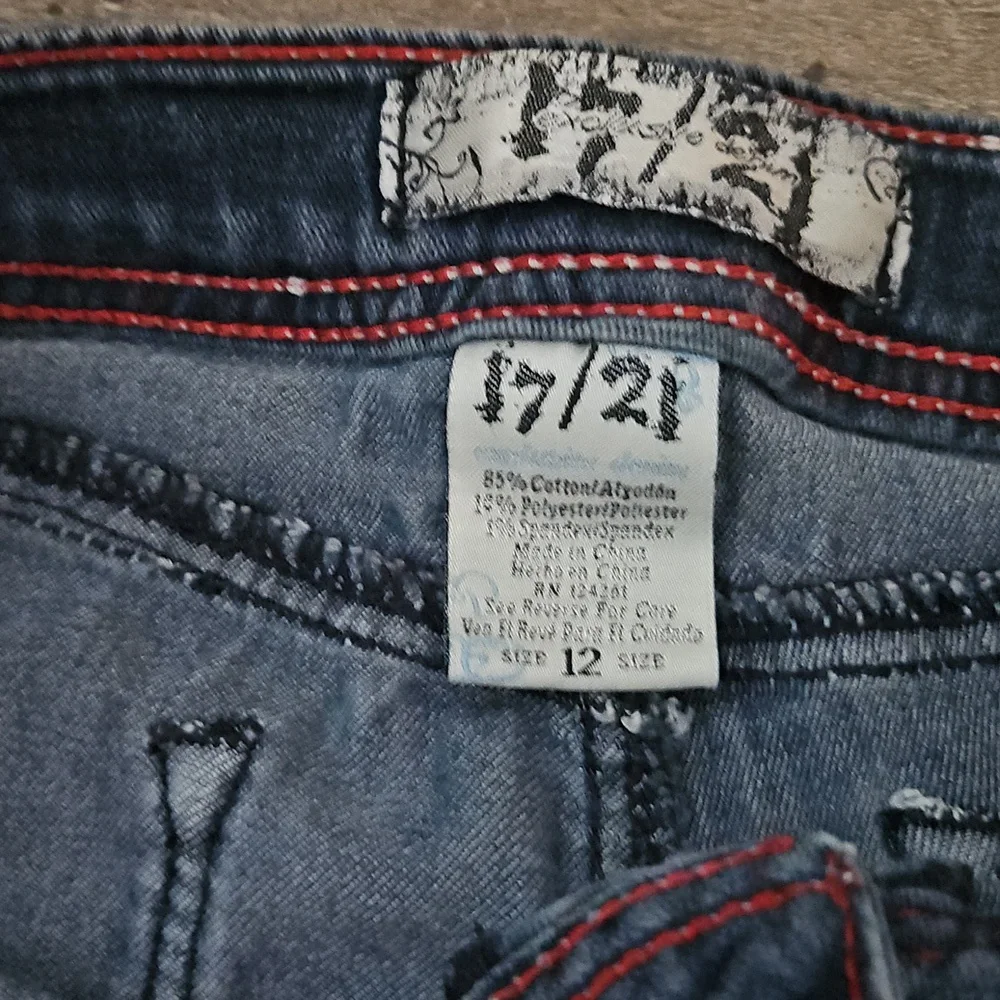 Dark Blue Denim Capri. 17/21 Exclusive Denim Womems Size 12 - Picture 2 of 10